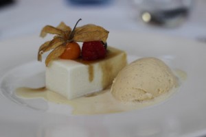 semifrio de queso de Radiquero y helado de vainilla
